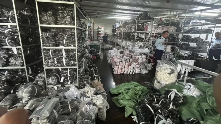 Phát hiện hơn 16.000 quần áo giả nhãn hiệu nổi tiếng